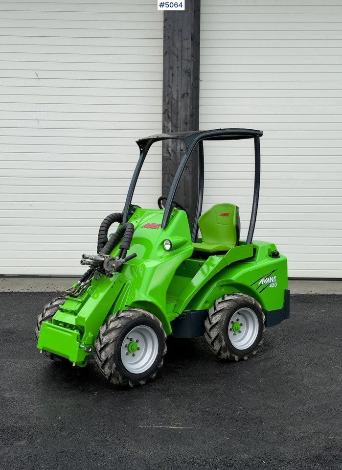 2012 Avant M420 w/ bucket NEWLY SERVICED - Derékcsuklós rakodó: 1 kép. 2012 Avant M420 w/ bucket NEWLY SERVICED - Derékcsuklós rakodó: 1 kép.