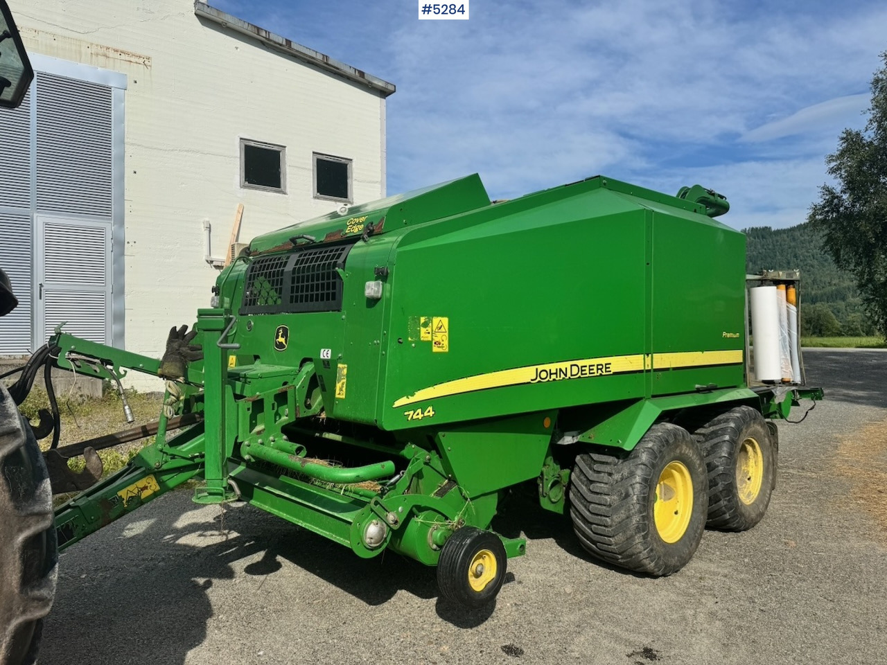 2012 John Deere 744 Combi baler. - Szálastakarmány betakarítás gépei: 3 kép. 2012 John Deere 744 Combi baler. - Szálastakarmány betakarítás gépei: 3 kép.