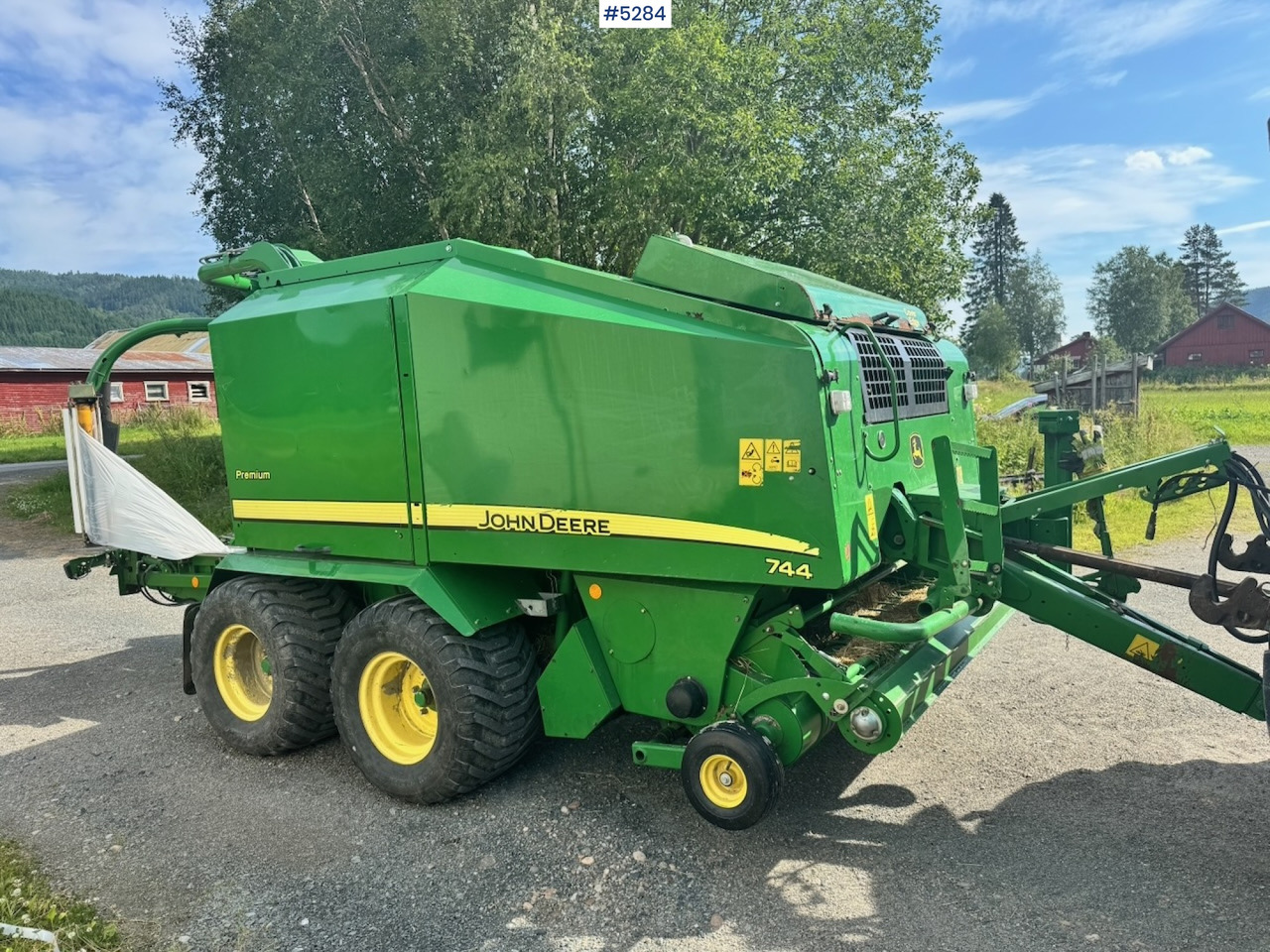 2012 John Deere 744 Combi baler. - Szálastakarmány betakarítás gépei: 2 kép. 2012 John Deere 744 Combi baler. - Szálastakarmány betakarítás gépei: 2 kép.