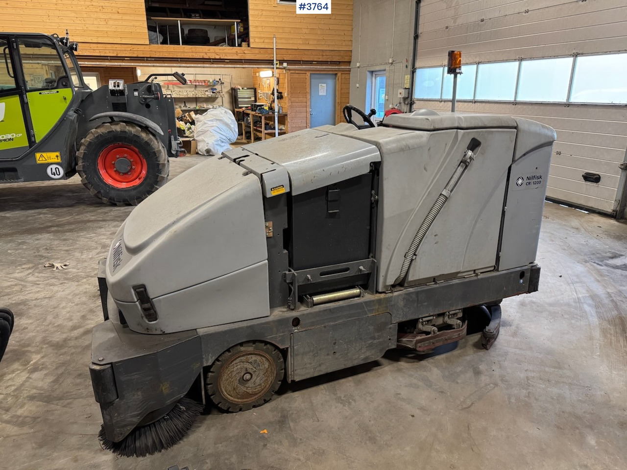 2012 Nilfisk CR 1200 broom and sweeper - Ipari seprőgép: 1 kép. 2012 Nilfisk CR 1200 broom and sweeper - Ipari seprőgép: 1 kép.