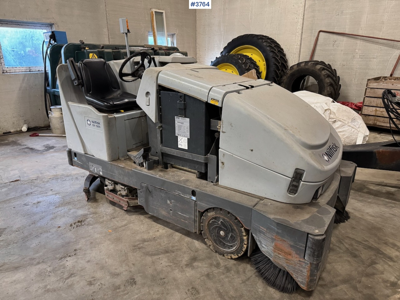2012 Nilfisk CR 1200 broom and sweeper - Ipari seprőgép: 2 kép. 2012 Nilfisk CR 1200 broom and sweeper - Ipari seprőgép: 2 kép.