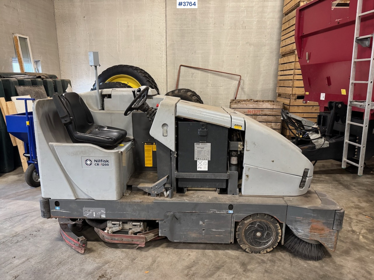 2012 Nilfisk CR 1200 broom and sweeper - Ipari seprőgép: 3 kép. 2012 Nilfisk CR 1200 broom and sweeper - Ipari seprőgép: 3 kép.