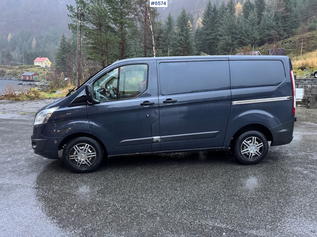 2013 Ford Transit Custom. Replaced engine. - Furgon: 2 kép. 2013 Ford Transit Custom. Replaced engine. - Furgon: 2 kép.