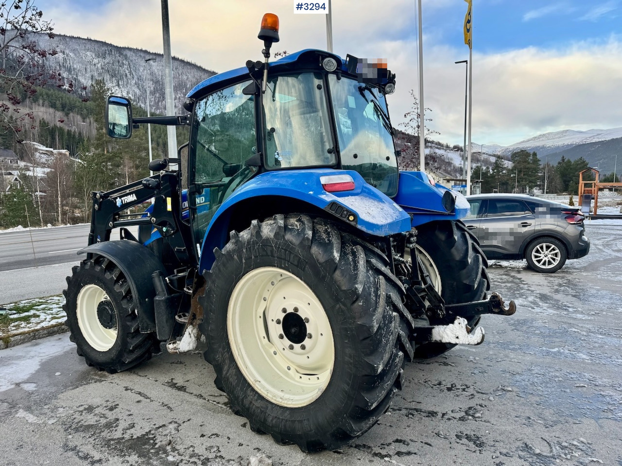 2013 New Holland T5.95 with Trima +2.1P Front Loader. New Engine! - Traktor: 3 kép. 2013 New Holland T5.95 with Trima +2.1P Front Loader. New Engine! - Traktor: 3 kép.