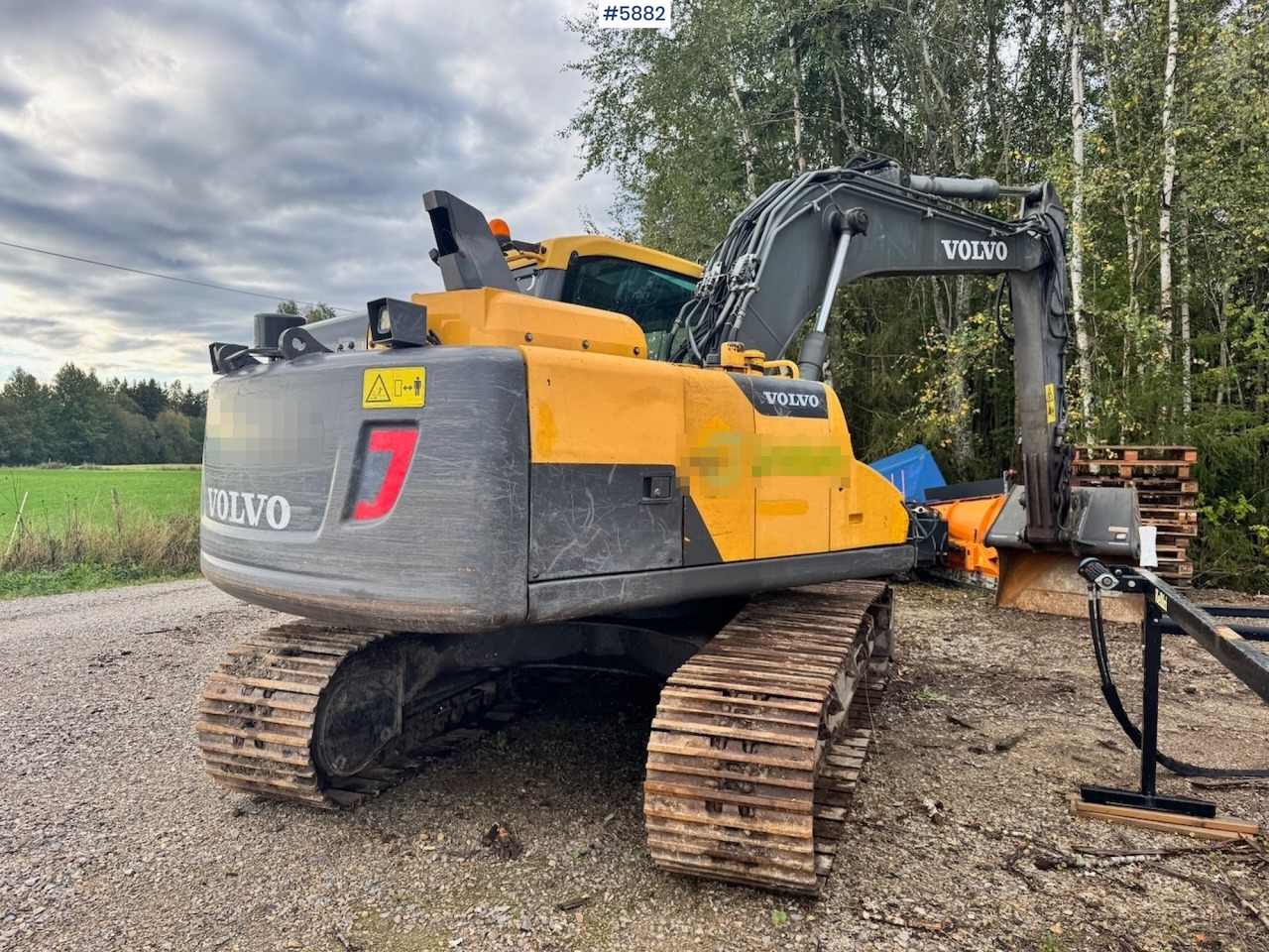 Kotrógép 2013 Volvo EC140DL Crawler Excavator w/ Cleaning Bucket.: 10 kép. Kotrógép 2013 Volvo EC140DL Crawler Excavator w/ Cleaning Bucket.: 10 kép.