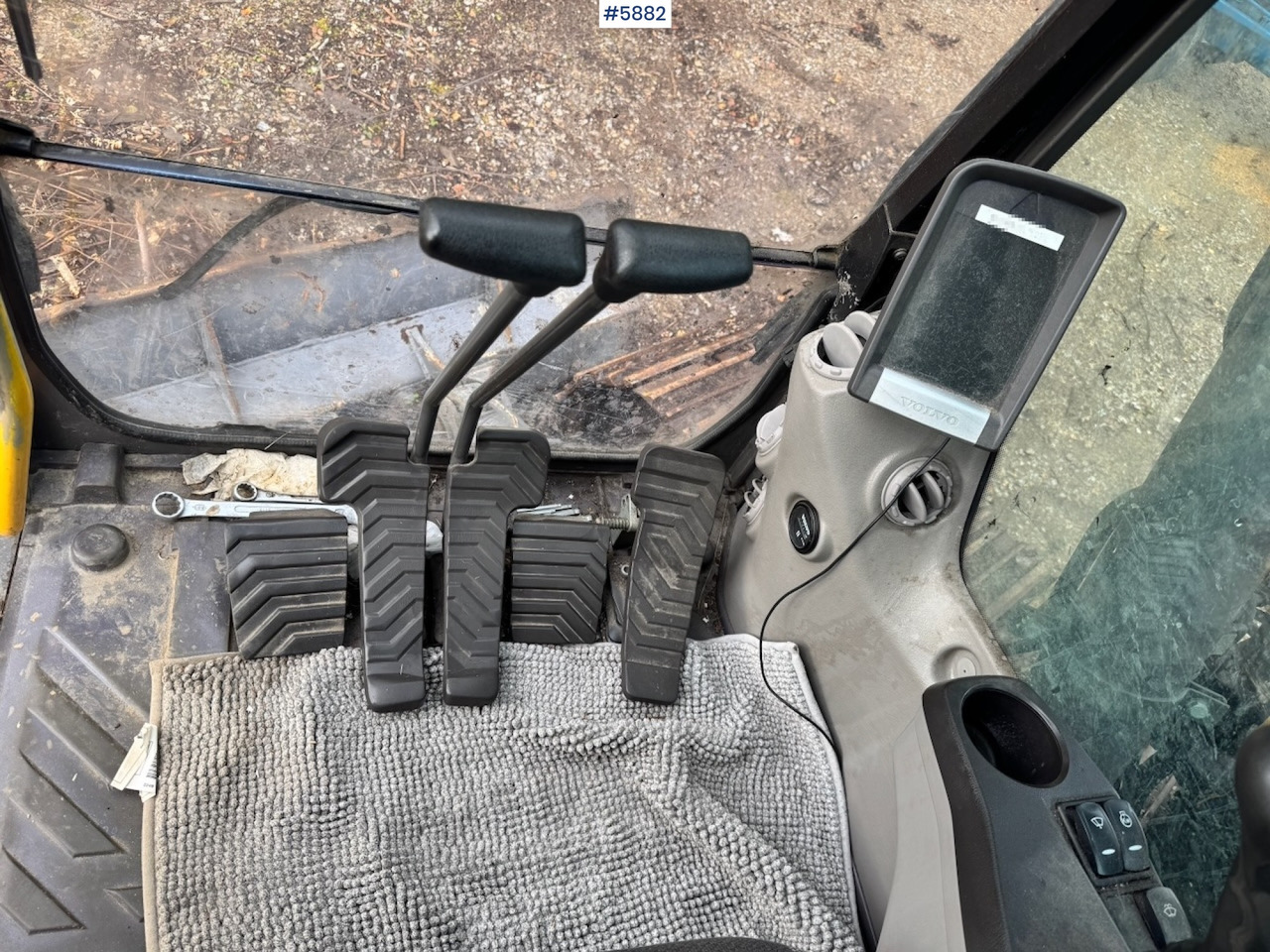 Kotrógép 2013 Volvo EC140DL Crawler Excavator w/ Cleaning Bucket.: 18 kép. Kotrógép 2013 Volvo EC140DL Crawler Excavator w/ Cleaning Bucket.: 18 kép.