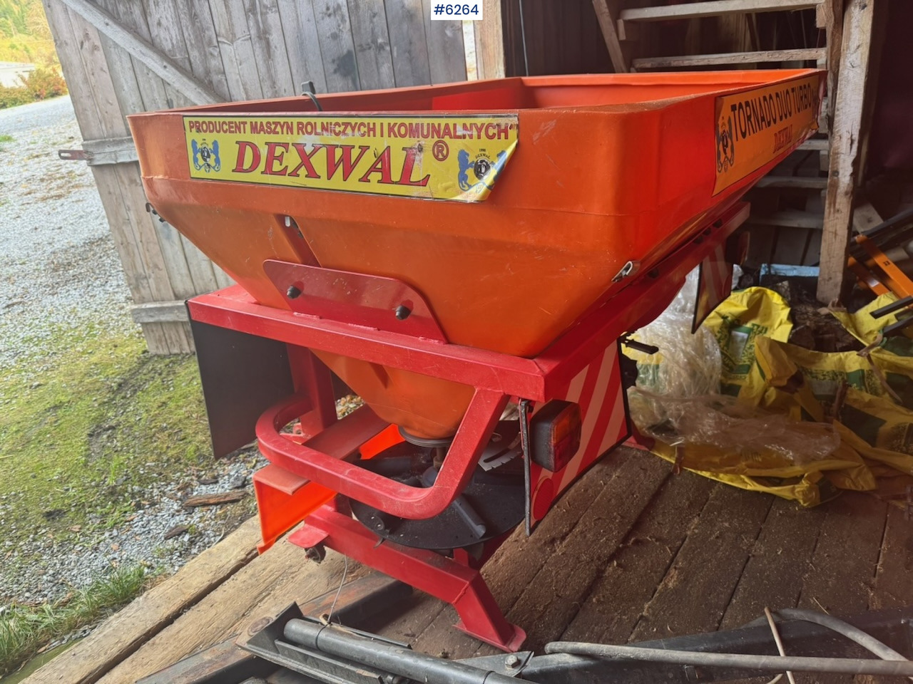 2015 Dexwal Tornado fertilizer spreader - Műtrágyaszóró: 3 kép. 2015 Dexwal Tornado fertilizer spreader - Műtrágyaszóró: 3 kép.