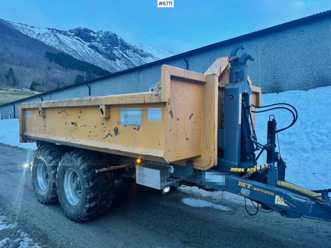 2015 Metaltech PH12 hook-lift trailer with box for tractor - Mezőgazdasági pótkocsi: 3 kép. 2015 Metaltech PH12 hook-lift trailer with box for tractor - Mezőgazdasági pótkocsi: 3 kép.