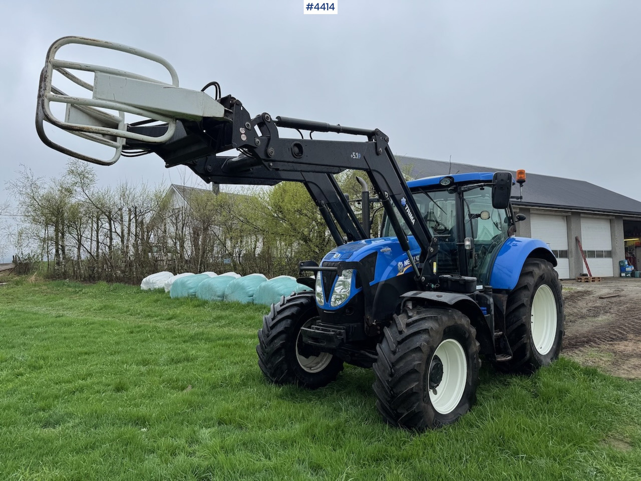 2015 New Holland T7.185 Auto Command w/Front Loader - Traktor: 4 kép. 2015 New Holland T7.185 Auto Command w/Front Loader - Traktor: 4 kép.