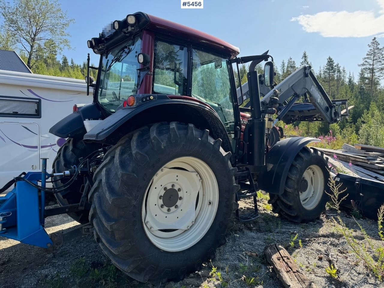 2015 Valtra N123 w/ front loader - Traktor: 2 kép. 2015 Valtra N123 w/ front loader - Traktor: 2 kép.