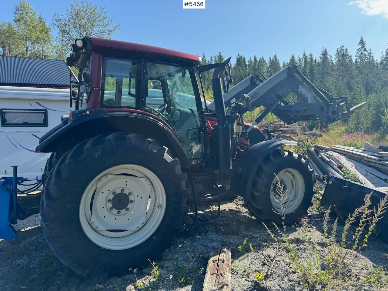 2015 Valtra N123 w/ front loader - Traktor: 3 kép. 2015 Valtra N123 w/ front loader - Traktor: 3 kép.