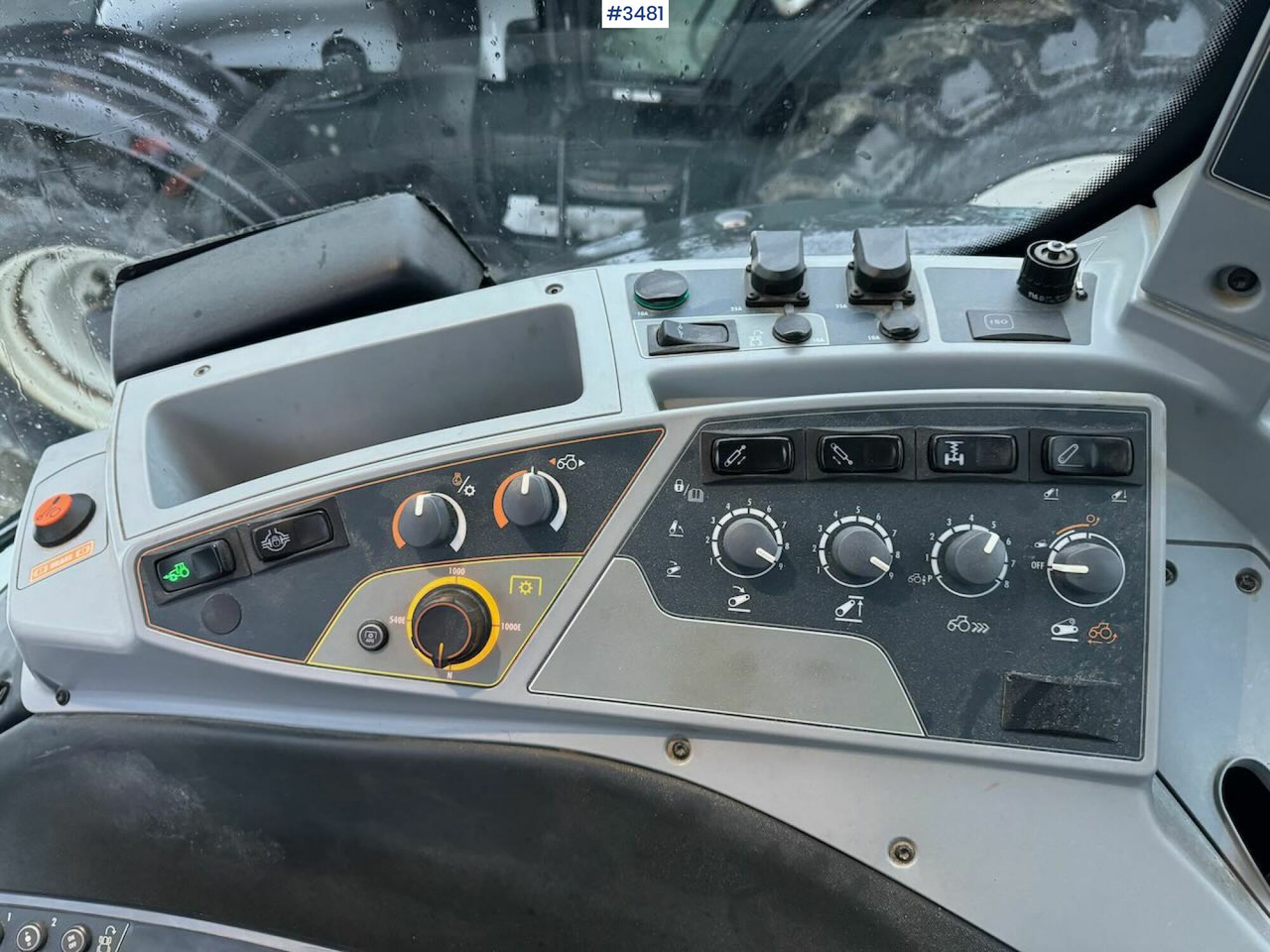 Traktor 2015 Valtra N174D w/ Front loader: 20 kép.