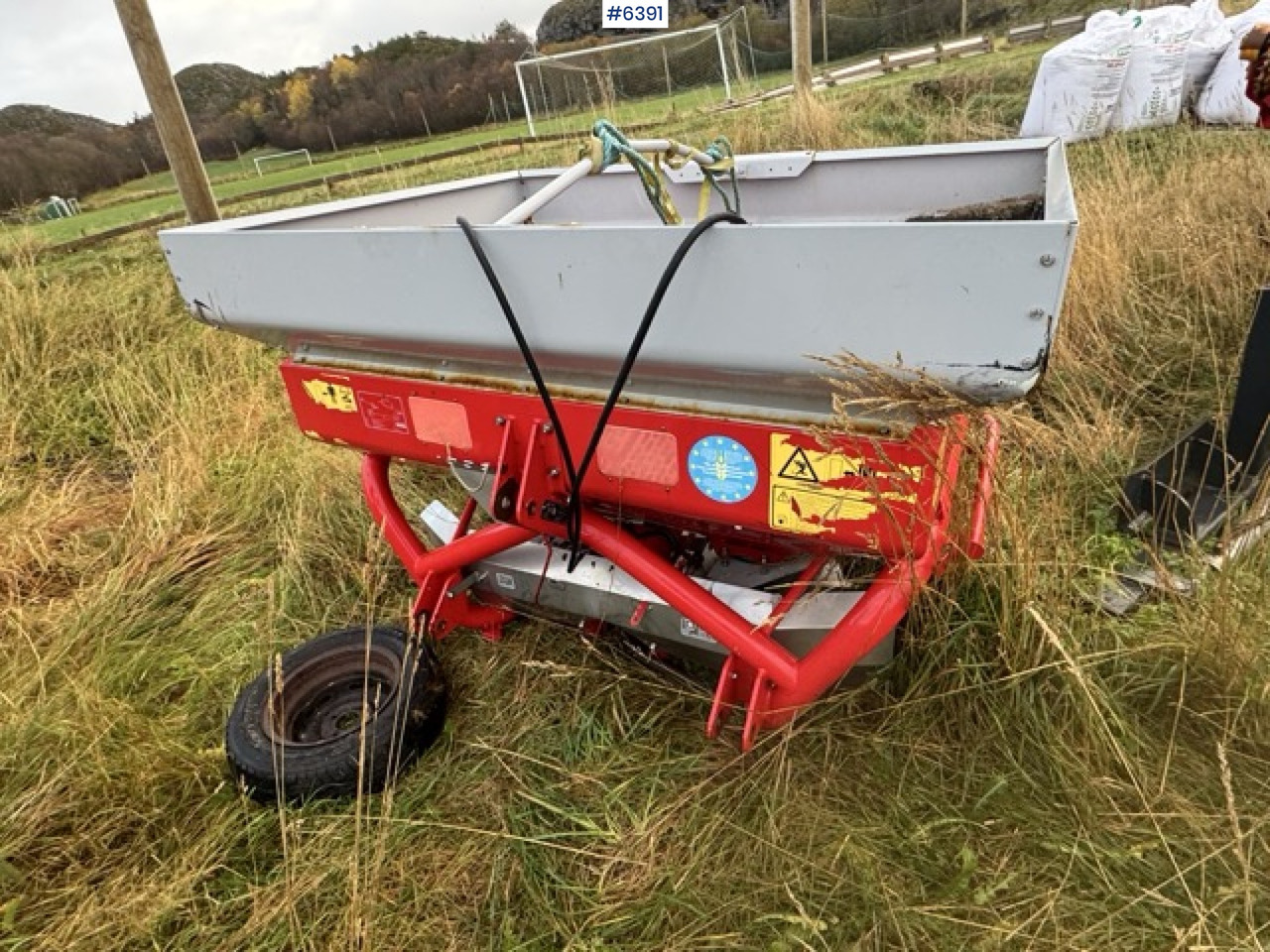 2016 Kverneland fertilizer spreader. Repair object. - Műtrágyaszóró: 5 kép. 2016 Kverneland fertilizer spreader. Repair object. - Műtrágyaszóró: 5 kép.