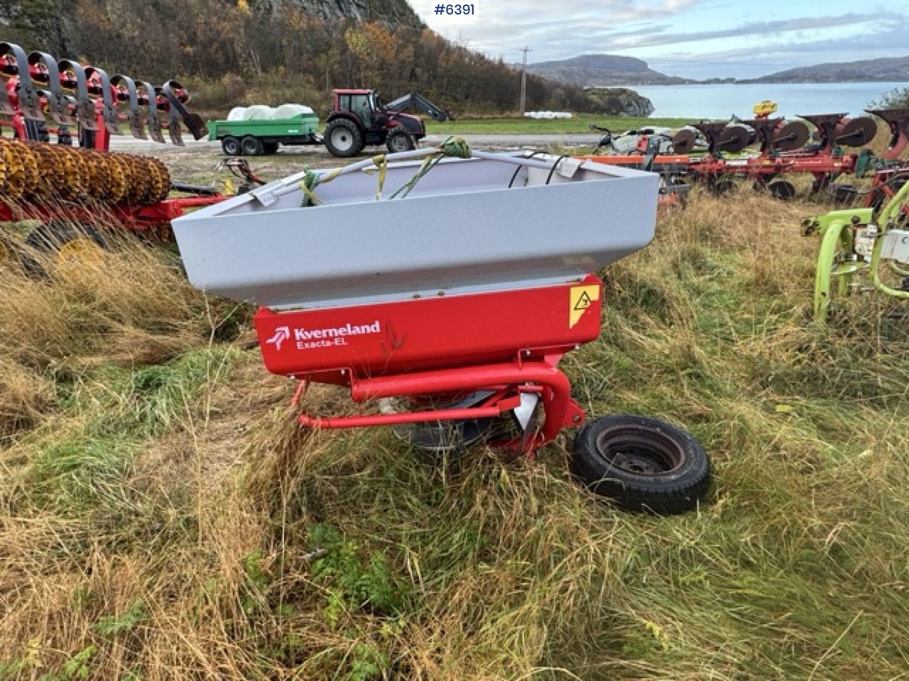 2016 Kverneland fertilizer spreader. Repair object. - Műtrágyaszóró: 4 kép. 2016 Kverneland fertilizer spreader. Repair object. - Műtrágyaszóró: 4 kép.