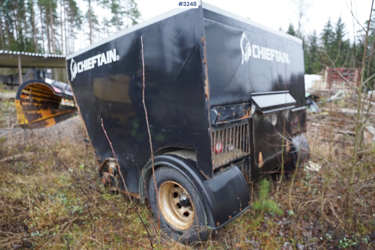 2017 Chieftain Spreader - Homok-/ Sószóró: 3 kép. 2017 Chieftain Spreader - Homok-/ Sószóró: 3 kép.