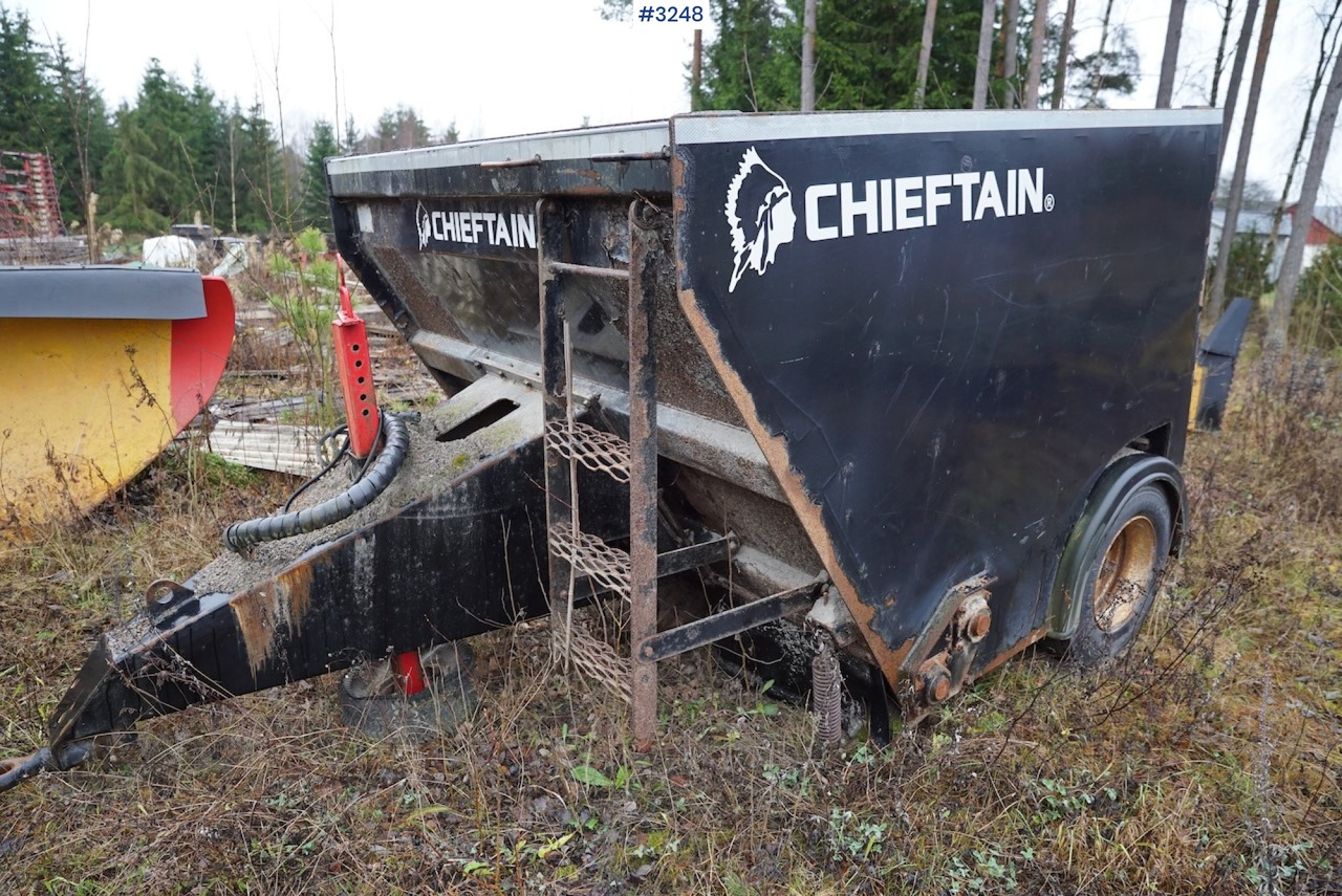 2017 Chieftain Spreader - Homok-/ Sószóró: 1 kép. 2017 Chieftain Spreader - Homok-/ Sószóró: 1 kép.