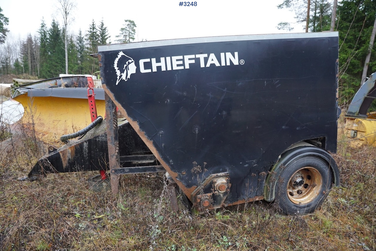 2017 Chieftain Spreader - Homok-/ Sószóró: 2 kép. 2017 Chieftain Spreader - Homok-/ Sószóró: 2 kép.
