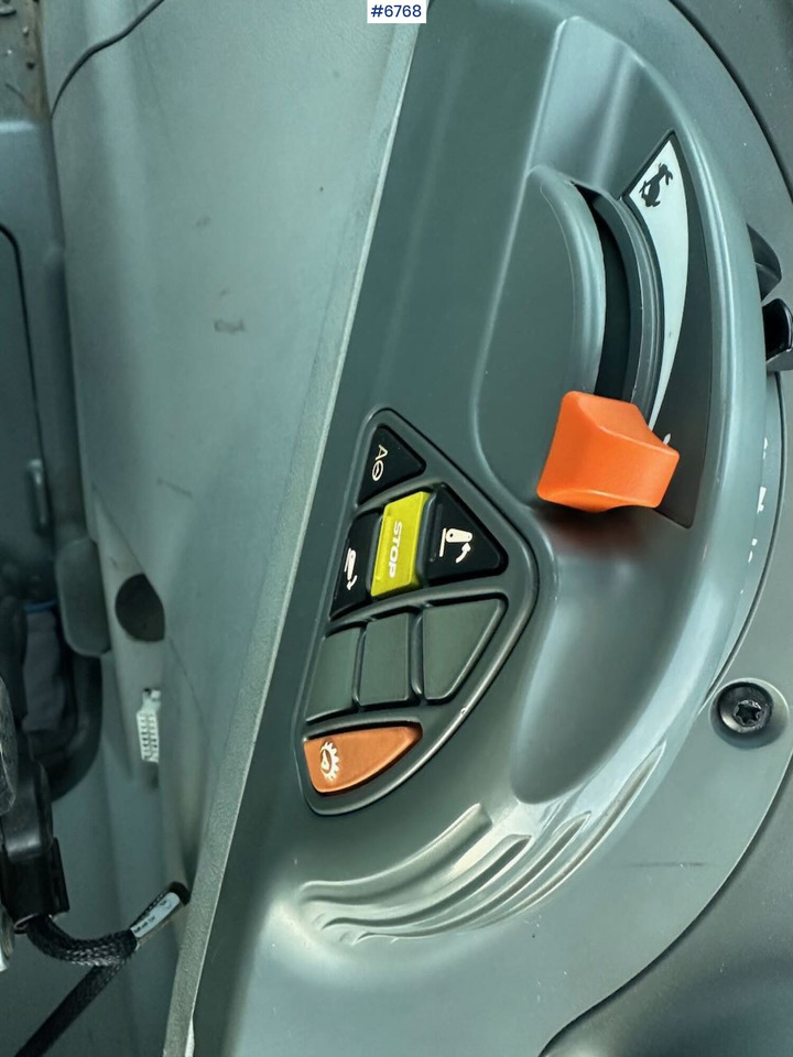 Traktor 2017 Claas Arion 440 4x4 tractor w/ front loader, GPS setup and good tires. Low hours!: 36 kép.