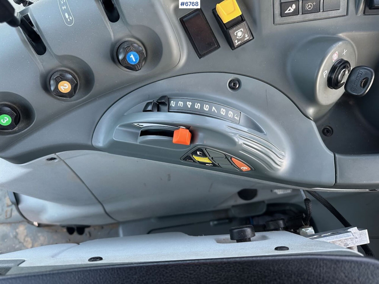 Traktor 2017 Claas Arion 440 4x4 tractor w/ front loader, GPS setup and good tires. Low hours!: 35 kép.