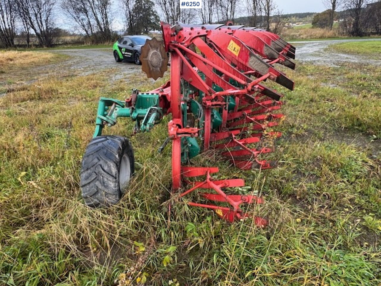 2017 Kverneland EG 5-coil reversible plow w/ new coulters and extra equipment! - Talajművelő gep: 5 kép. 2017 Kverneland EG 5-coil reversible plow w/ new coulters and extra equipment! - Talajművelő gep: 5 kép.
