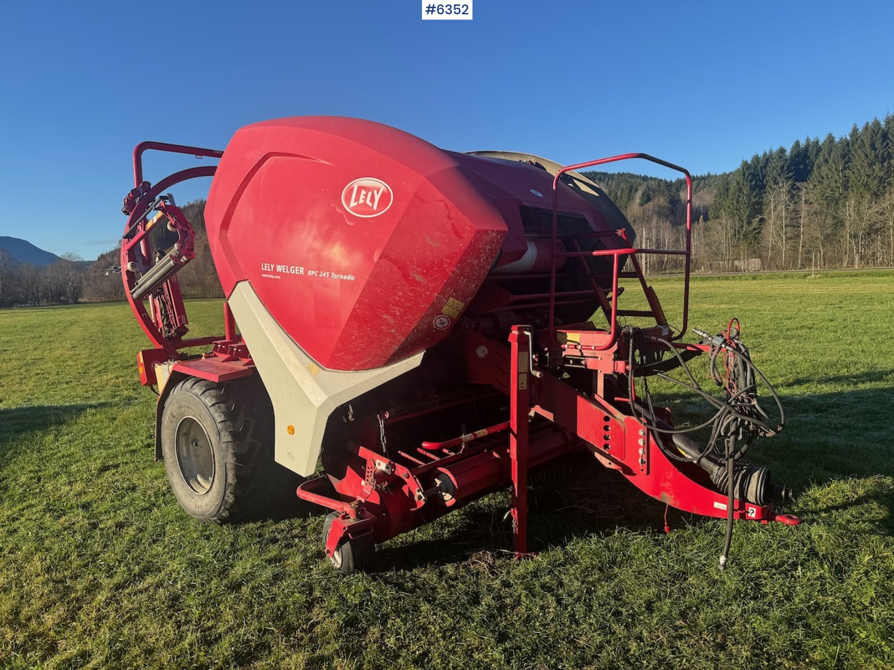 2017 Lely Welger RPC 245 Tornado combi baler. Partial rep. object - Szálastakarmány betakarítás gépei: 1 kép. 2017 Lely Welger RPC 245 Tornado combi baler. Partial rep. object - Szálastakarmány betakarítás gépei: 1 kép.