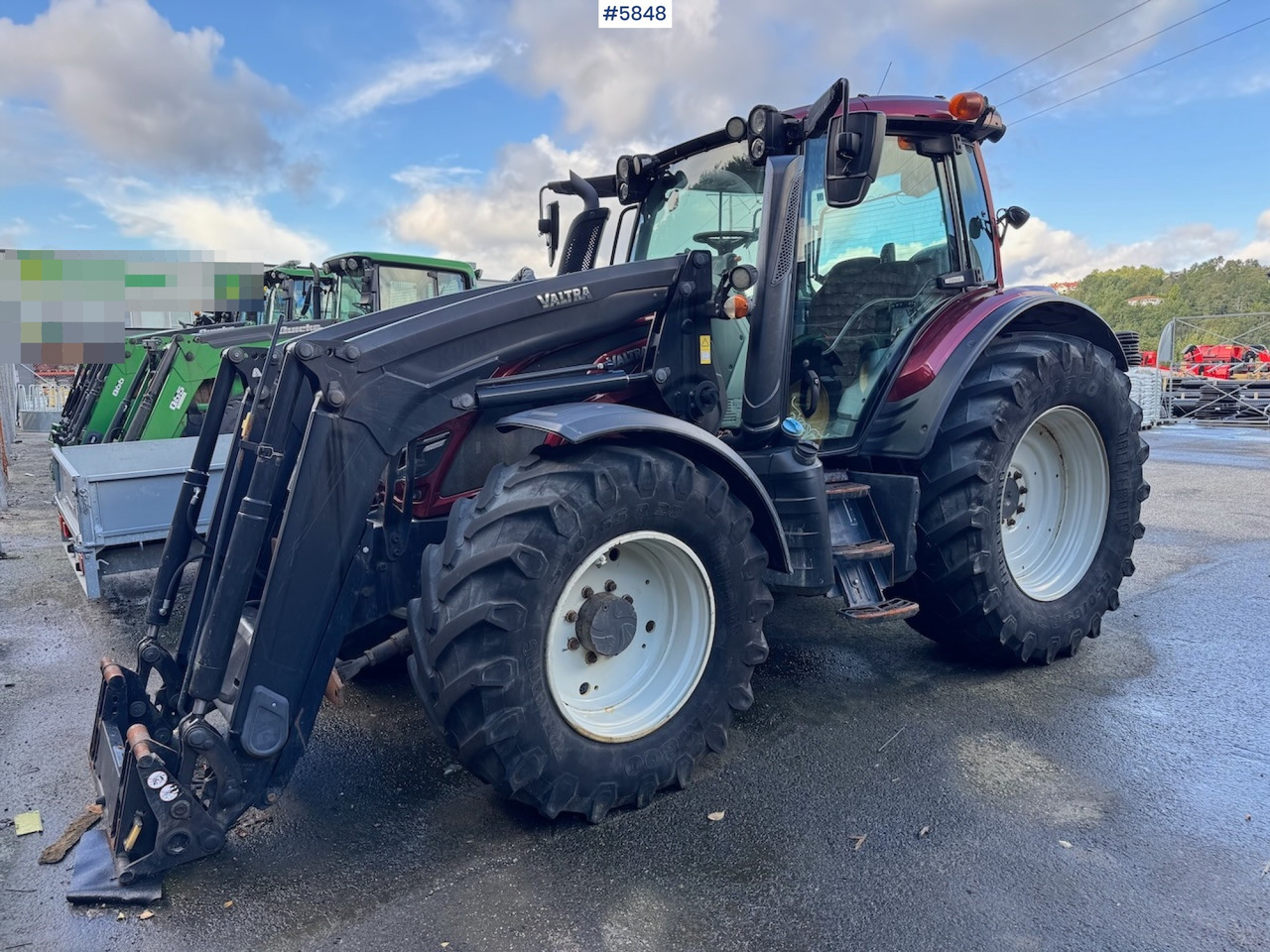 2018 Valtra N174 w/ front loader and plow plate. - Traktor: 3 kép. 2018 Valtra N174 w/ front loader and plow plate. - Traktor: 3 kép.