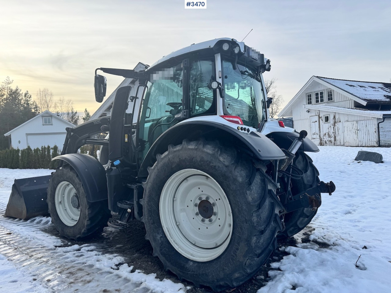 2019 Valtra N134 w/ Front loader and bucket. 900 hours! - Traktor: 3 kép. 2019 Valtra N134 w/ Front loader and bucket. 900 hours! - Traktor: 3 kép.