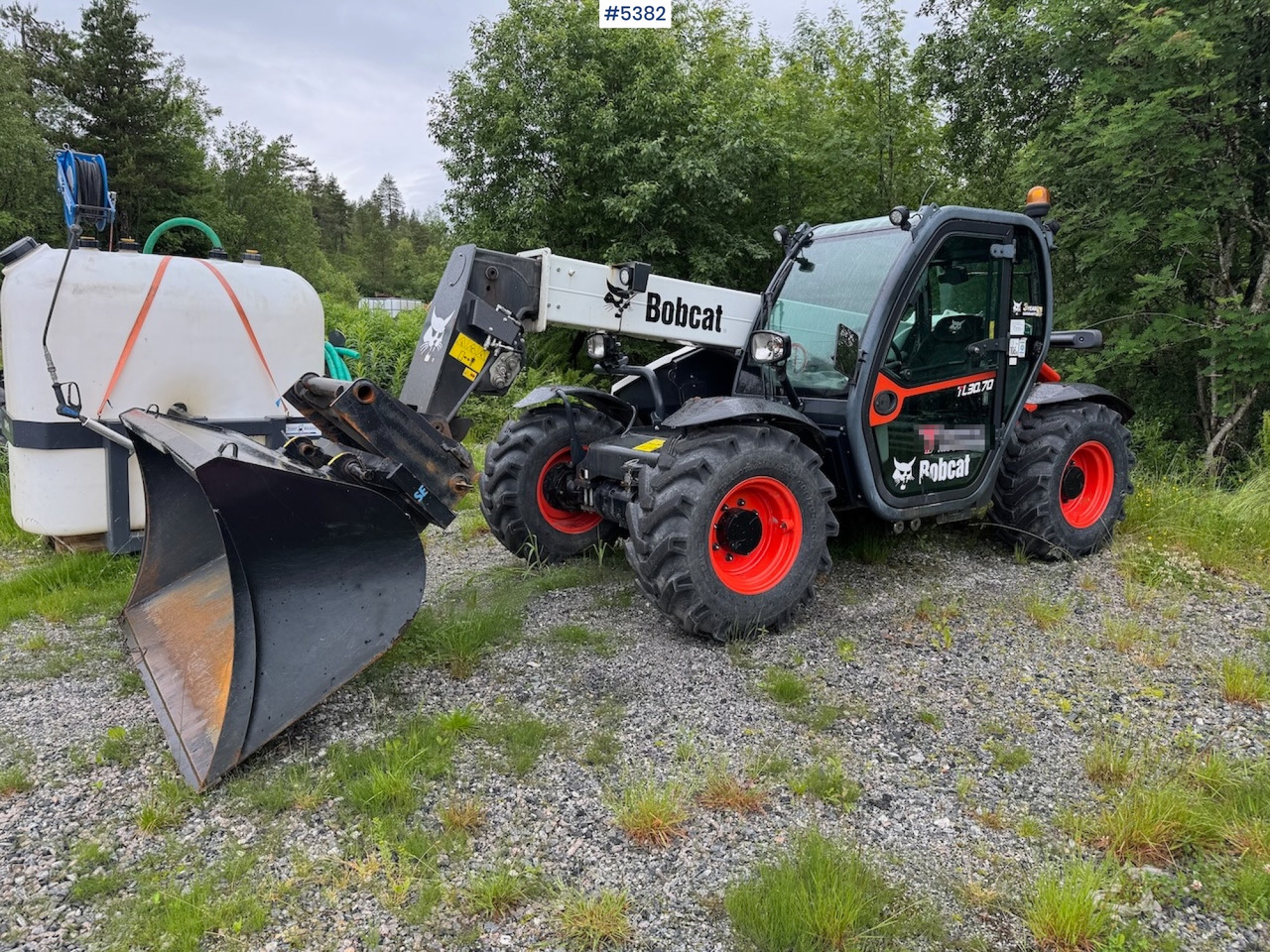 2021 Bobcat TL30.70DB m/ bucket, pallet fork and 4 chains. - Villás targonca: 3 kép. 2021 Bobcat TL30.70DB m/ bucket, pallet fork and 4 chains. - Villás targonca: 3 kép.