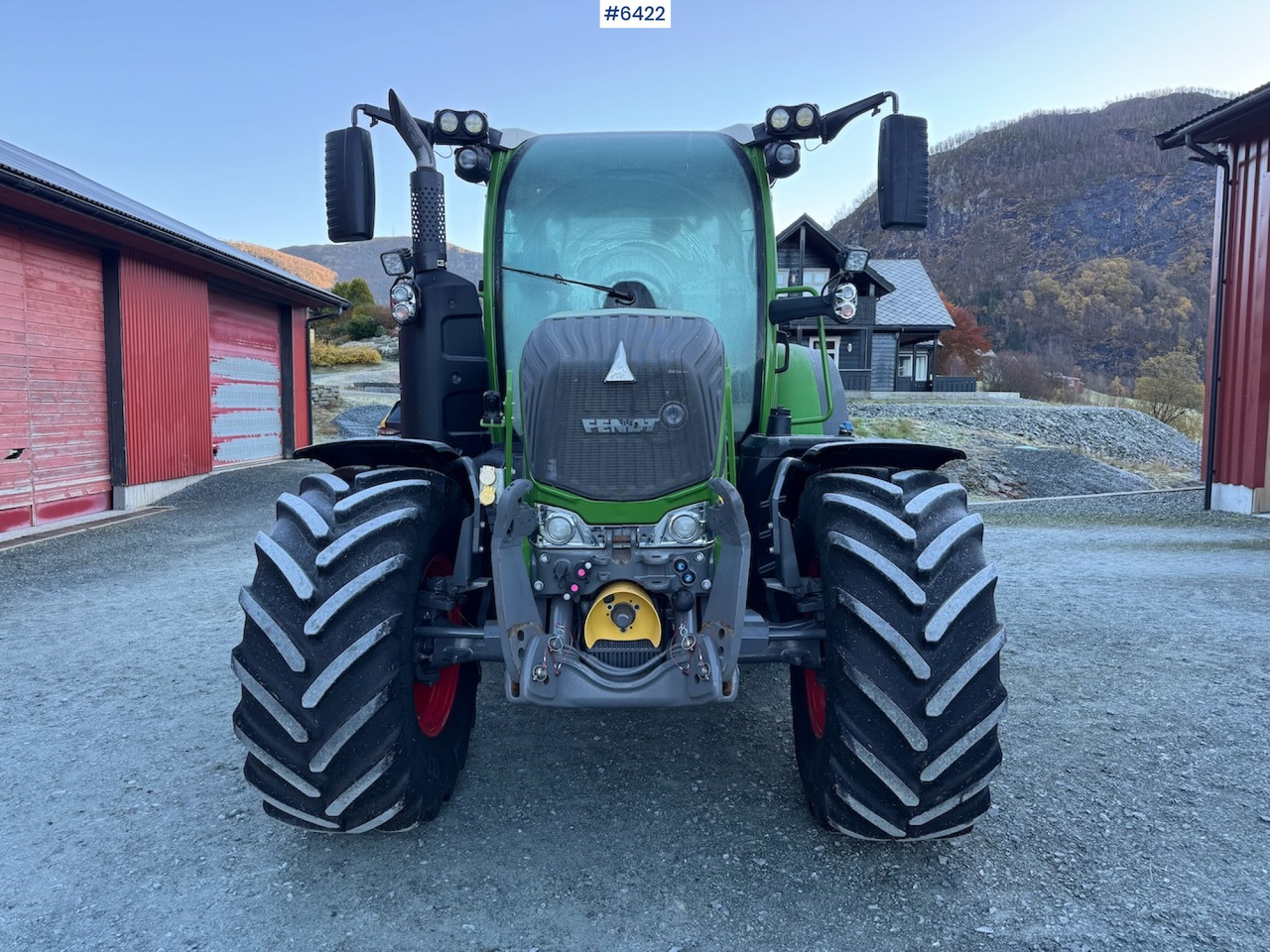 2021 Fendt 314 Vario Profi Plus w/ front hydraulics and front PTO. Low hours! - Traktor: 4 kép. 2021 Fendt 314 Vario Profi Plus w/ front hydraulics and front PTO. Low hours! - Traktor: 4 kép.