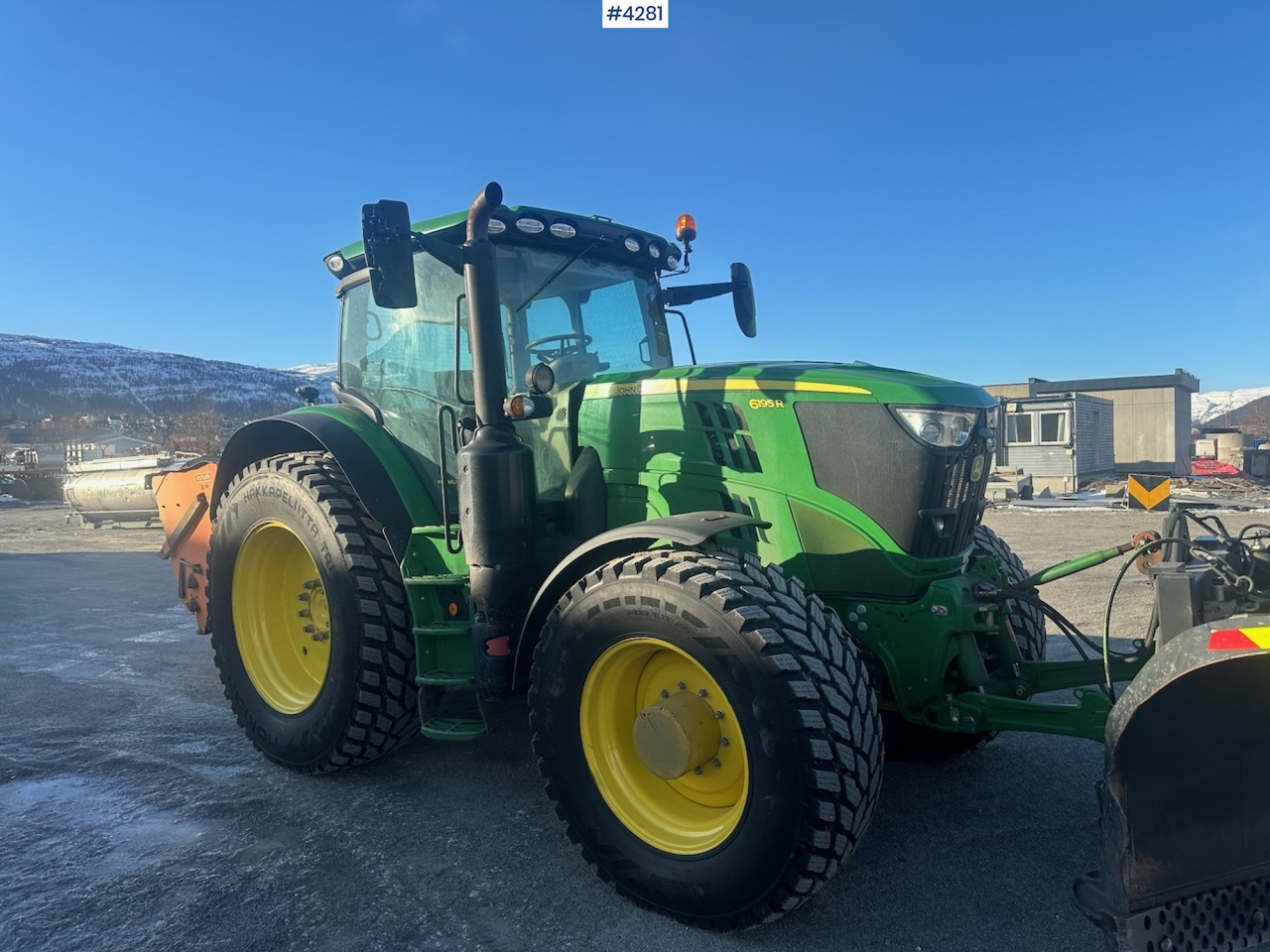 2021 John Deere 6195R 4x4 Tractor with summer and winter tires - Traktor: 4 kép. 2021 John Deere 6195R 4x4 Tractor with summer and winter tires - Traktor: 4 kép.