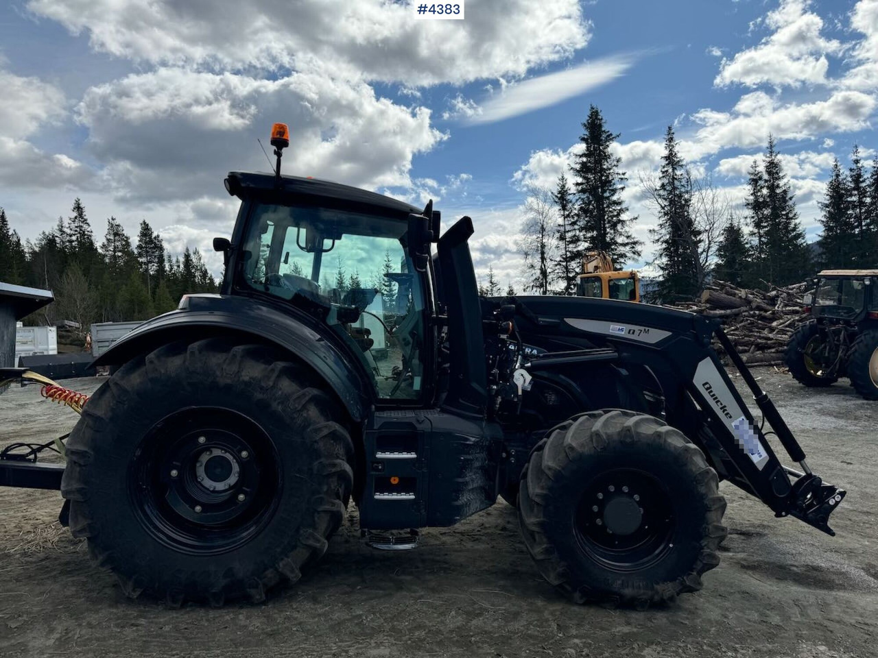 2021 Valtra T234 Versu w/ Quicke Q7 Front Loader - Traktor: 4 kép. 2021 Valtra T234 Versu w/ Quicke Q7 Front Loader - Traktor: 4 kép.