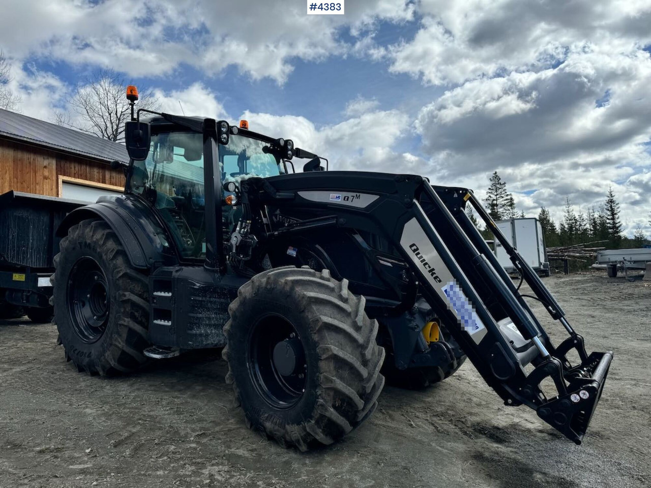 2021 Valtra T234 Versu w/ Quicke Q7 Front Loader - Traktor: 2 kép. 2021 Valtra T234 Versu w/ Quicke Q7 Front Loader - Traktor: 2 kép.