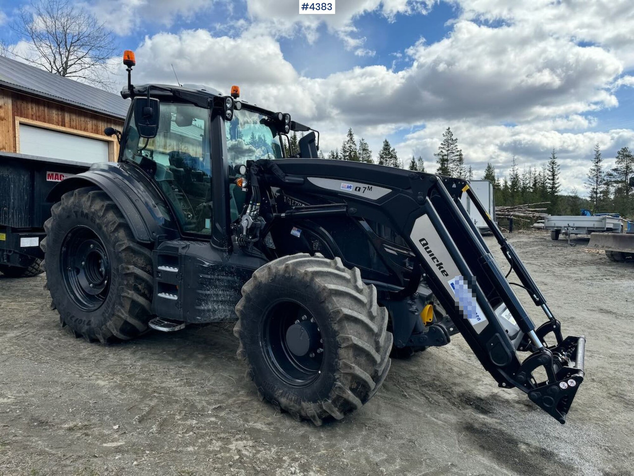 2021 Valtra T234 Versu w/ Quicke Q7 Front Loader - Traktor: 1 kép. 2021 Valtra T234 Versu w/ Quicke Q7 Front Loader - Traktor: 1 kép.
