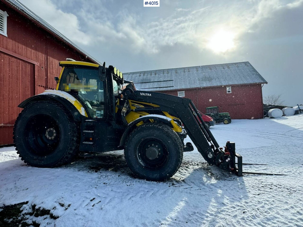 2021 Valtra T255 w/ Quicke G7s front loader - Traktor: 2 kép. 2021 Valtra T255 w/ Quicke G7s front loader - Traktor: 2 kép.