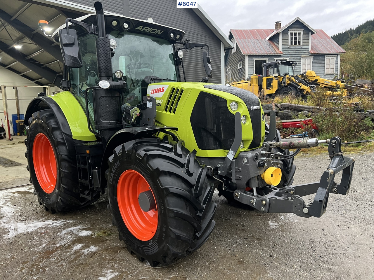 2023 Claas Arion 550 w/ quicke front loader with weight and PTO and front hydraulics - Traktor: 1 kép. 2023 Claas Arion 550 w/ quicke front loader with weight and PTO and front hydraulics - Traktor: 1 kép.