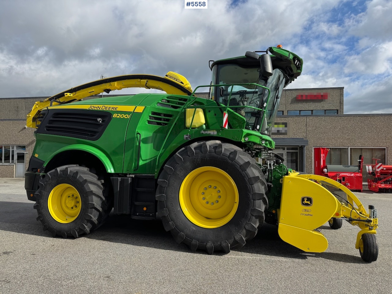2024 John Deere 8200 in, like new! - Szálastakarmány betakarítás gépei: 2 kép. 2024 John Deere 8200 in, like new! - Szálastakarmány betakarítás gépei: 2 kép.