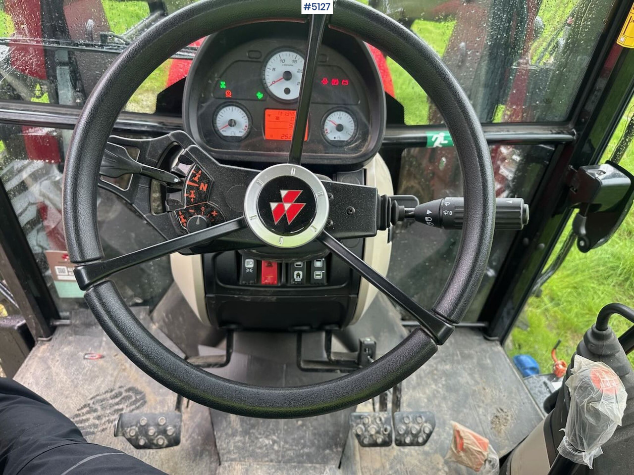 Traktor 2024 Massey Ferguson 4710M: 11 kép.