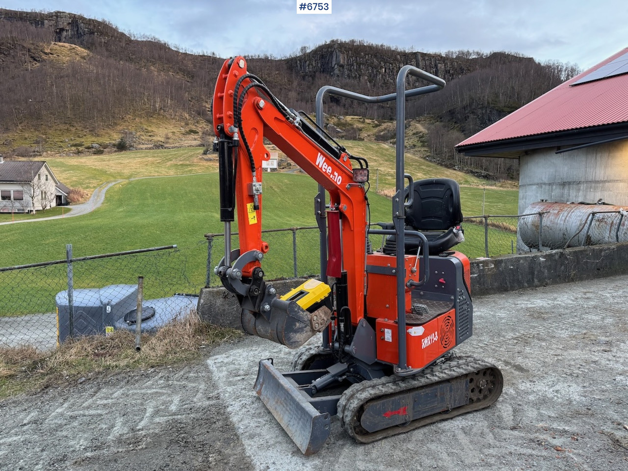 2025 RWX 10-8 Mini excavator w/ 2 buckets, grapple and spike. - Minikotró: 4 kép. 2025 RWX 10-8 Mini excavator w/ 2 buckets, grapple and spike. - Minikotró: 4 kép.