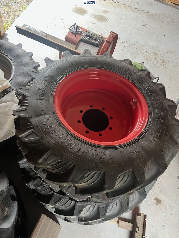 4 tractor tires with studs - Gumiabroncs - Traktor: 1 kép. 4 tractor tires with studs - Gumiabroncs - Traktor: 1 kép.