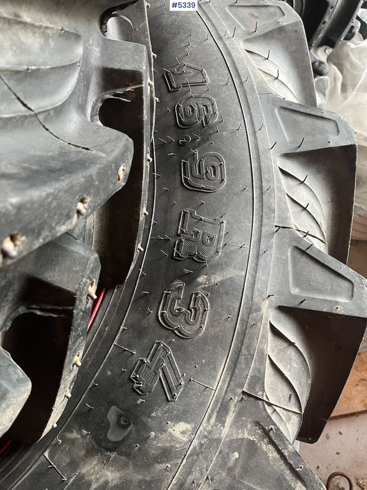 4 tractor tires with studs - Gumiabroncs - Traktor: 3 kép. 4 tractor tires with studs - Gumiabroncs - Traktor: 3 kép.