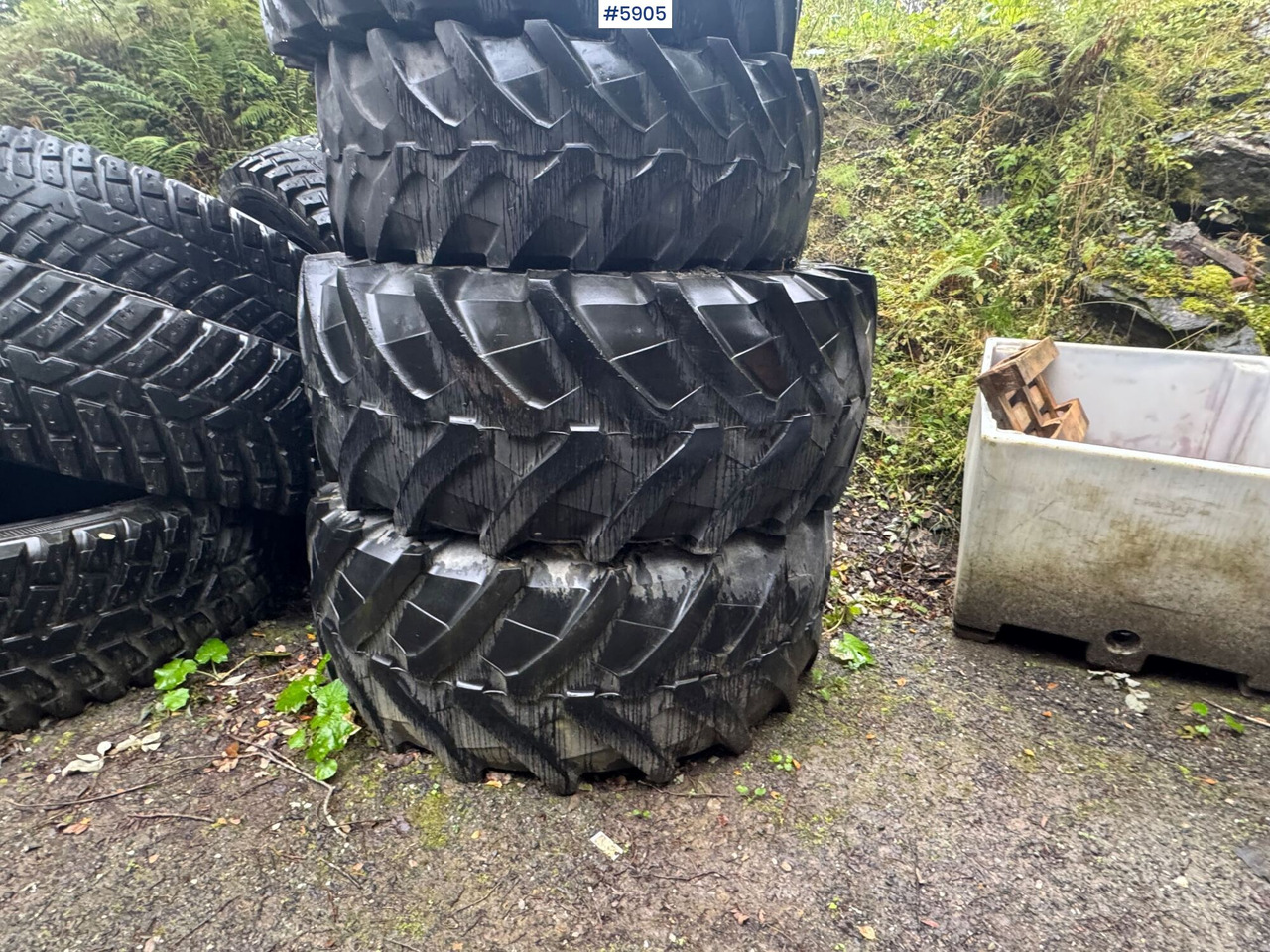 8 pcs Nokian TRI 2 tires. 4 pcs on rims! - Komplett kerék - Építőipari gépek: 4 kép. 8 pcs Nokian TRI 2 tires. 4 pcs on rims! - Komplett kerék - Építőipari gépek: 4 kép.