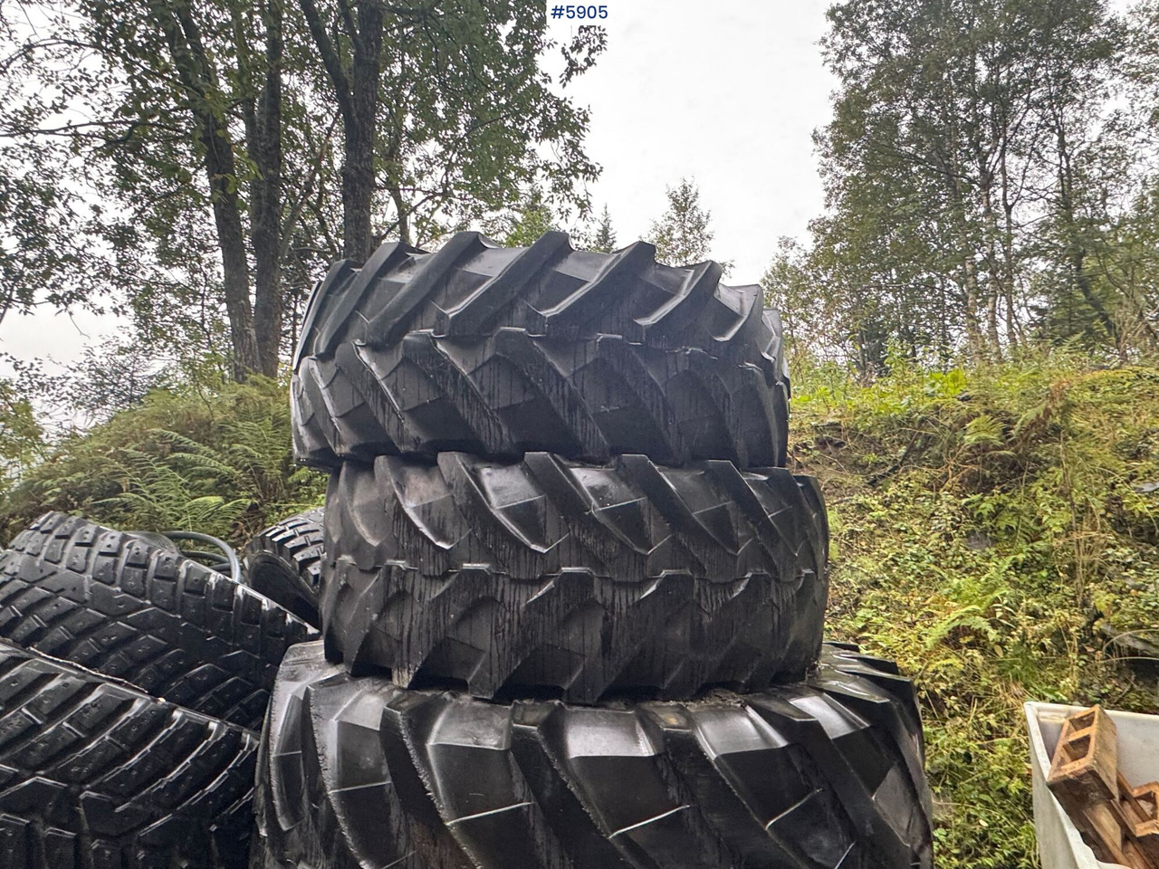 8 pcs Nokian TRI 2 tires. 4 pcs on rims! - Komplett kerék - Építőipari gépek: 5 kép. 8 pcs Nokian TRI 2 tires. 4 pcs on rims! - Komplett kerék - Építőipari gépek: 5 kép.