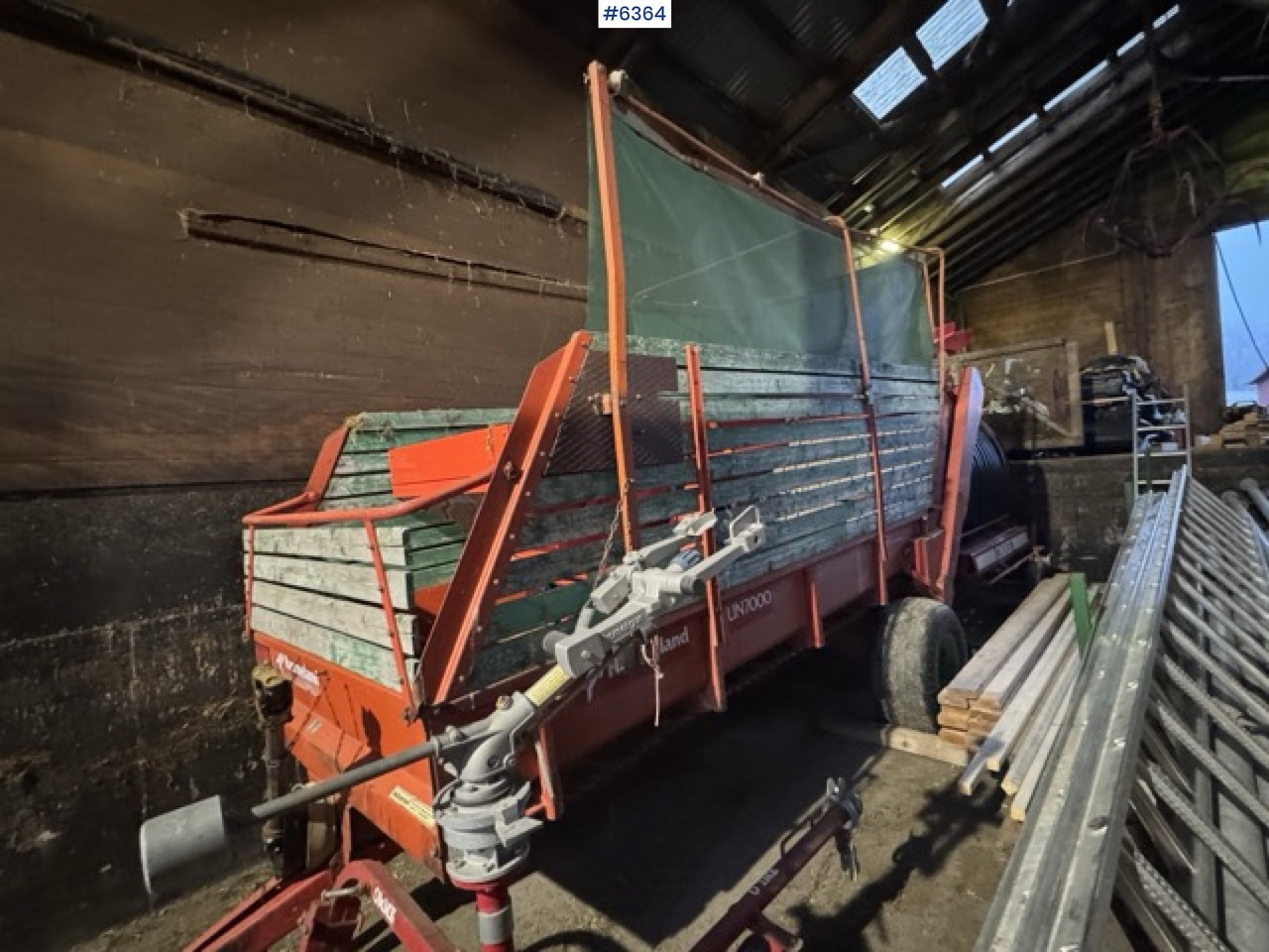 Approx. 1990 Kverneland UN7000 unloading wagon - Szálastakarmány betakarítás gépei: 1 kép. Approx. 1990 Kverneland UN7000 unloading wagon - Szálastakarmány betakarítás gépei: 1 kép.