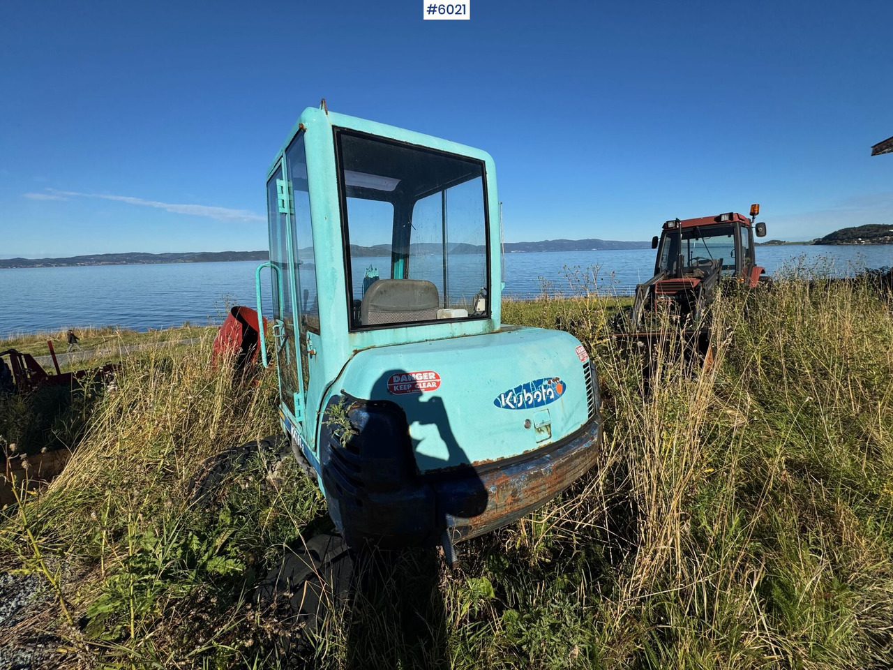Approx.2000 Kubota KX161 w/excavator bucket and leveling bucket. Partially repaired object. - Traktor: 4 kép. Approx.2000 Kubota KX161 w/excavator bucket and leveling bucket. Partially repaired object. - Traktor: 4 kép.