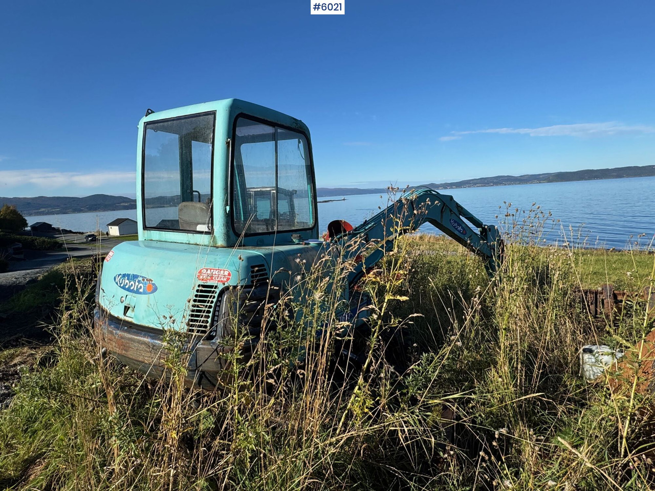 Approx.2000 Kubota KX161 w/excavator bucket and leveling bucket. Partially repaired object. - Traktor: 2 kép. Approx.2000 Kubota KX161 w/excavator bucket and leveling bucket. Partially repaired object. - Traktor: 2 kép.