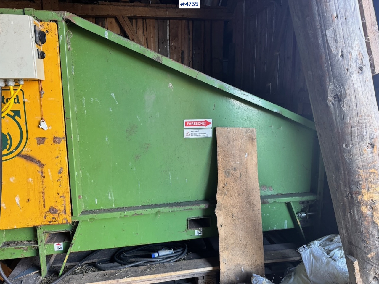 Approx. 2000 Serigstad Round Bale Cutters - Szálastakarmány betakarítás gépei: 3 kép. Approx. 2000 Serigstad Round Bale Cutters - Szálastakarmány betakarítás gépei: 3 kép.