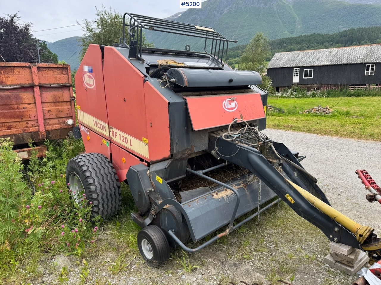 Approx. 2000 Vicon RF 120L Round Baler - Szálastakarmány betakarítás gépei: 1 kép. Approx. 2000 Vicon RF 120L Round Baler - Szálastakarmány betakarítás gépei: 1 kép.