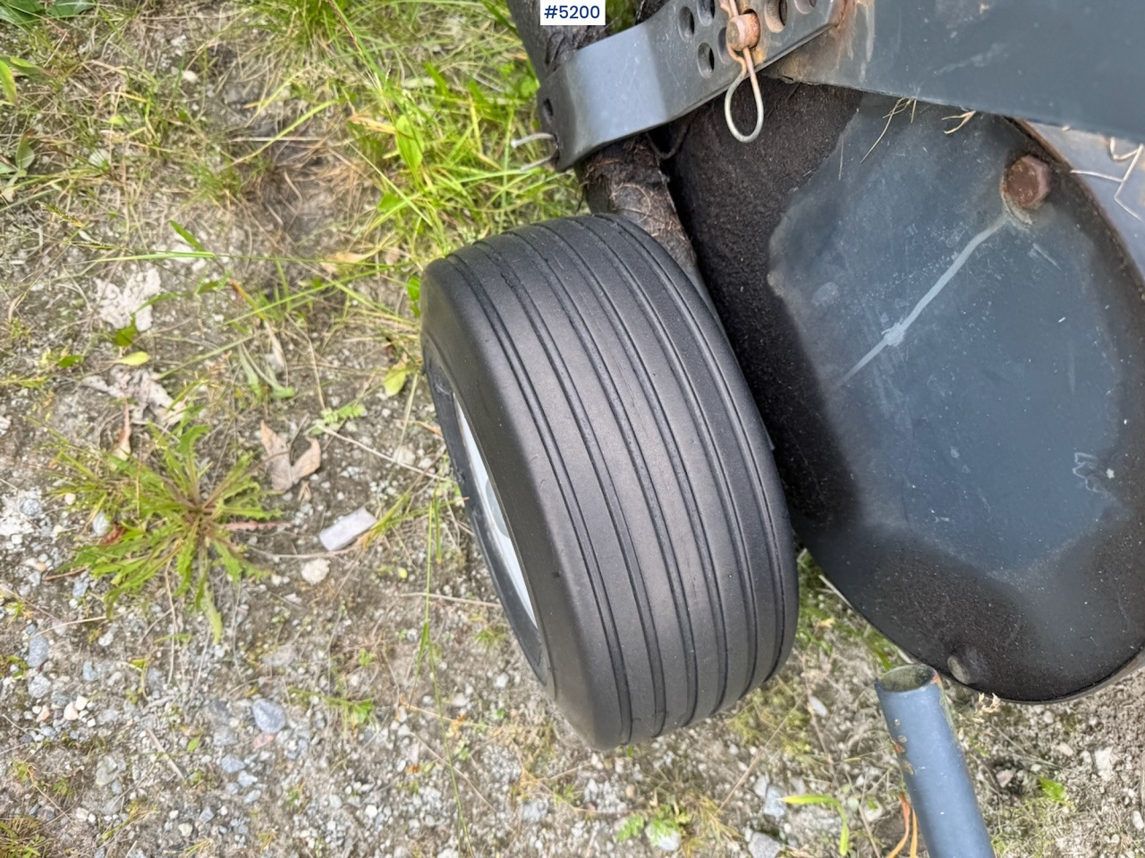 Approx. 2000 Vicon RF 120L Round Baler - Szálastakarmány betakarítás gépei: 3 kép. Approx. 2000 Vicon RF 120L Round Baler - Szálastakarmány betakarítás gépei: 3 kép.