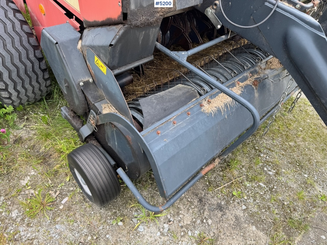 Approx. 2000 Vicon RF 120L Round Baler - Szálastakarmány betakarítás gépei: 2 kép. Approx. 2000 Vicon RF 120L Round Baler - Szálastakarmány betakarítás gépei: 2 kép.