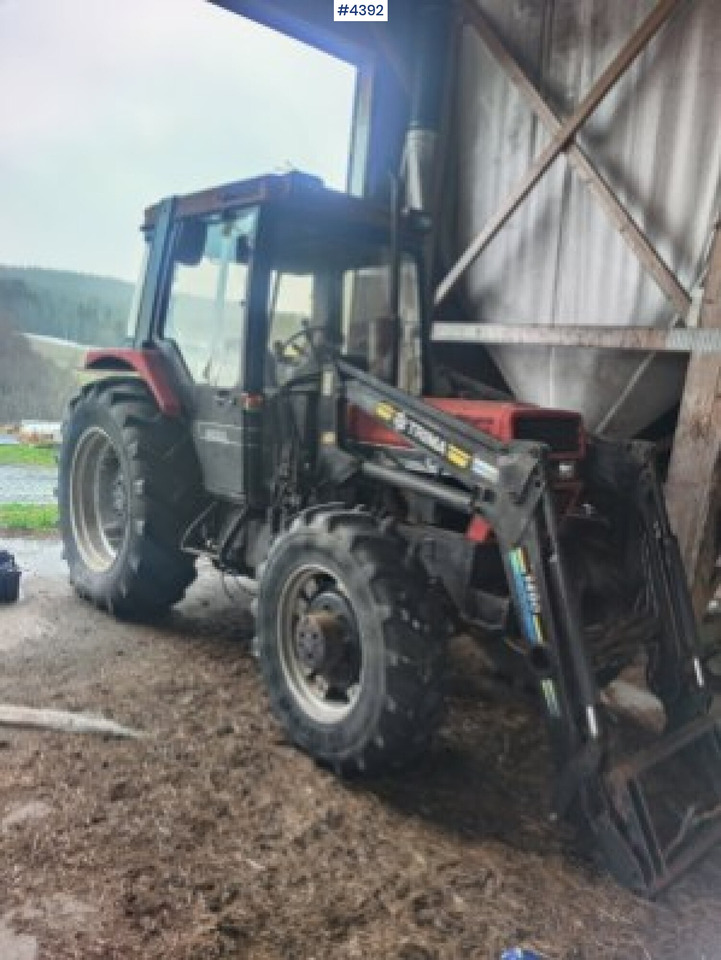 Case International 885XL 4x4 with trima loader - Traktor: 1 kép. Case International 885XL 4x4 with trima loader - Traktor: 1 kép.